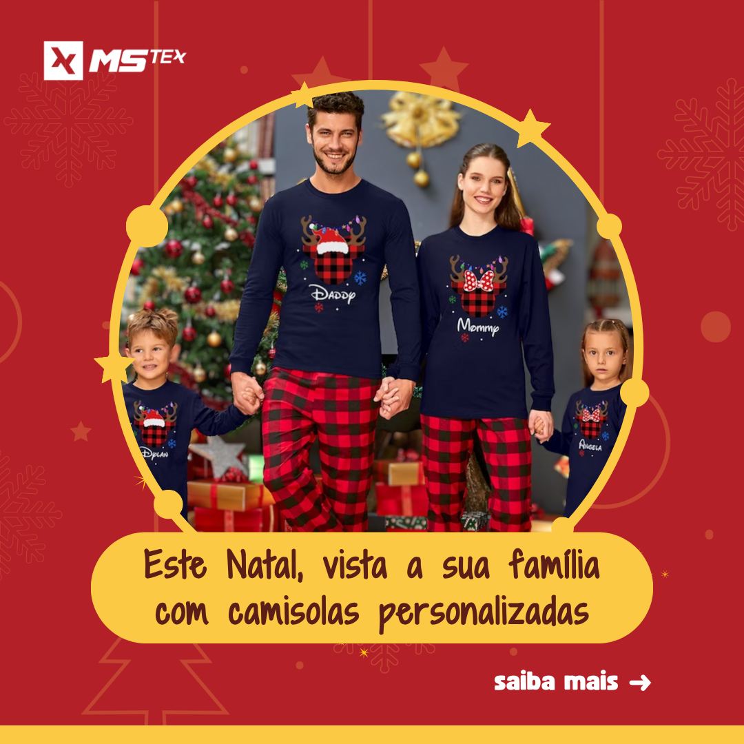 Família com camisolas de Natal personalizadas, a conddizer