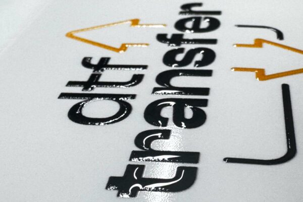 Zoom no relevo de DTF UV